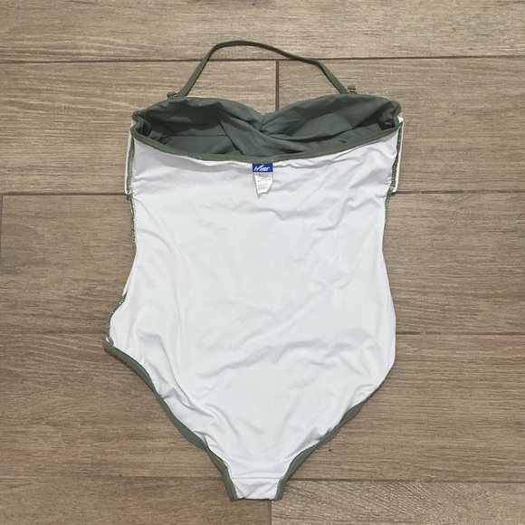 Bathing suit in excellent used condition - Picture 7 of 7